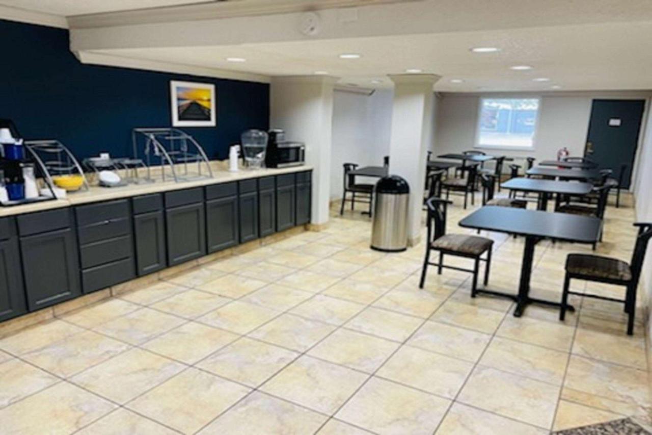 Days Inn And Suites By Wyndham Port Huron Exterior foto