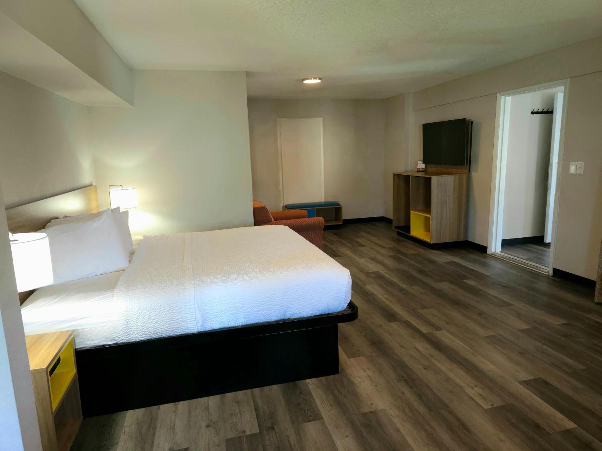 Days Inn And Suites By Wyndham Port Huron Exterior foto